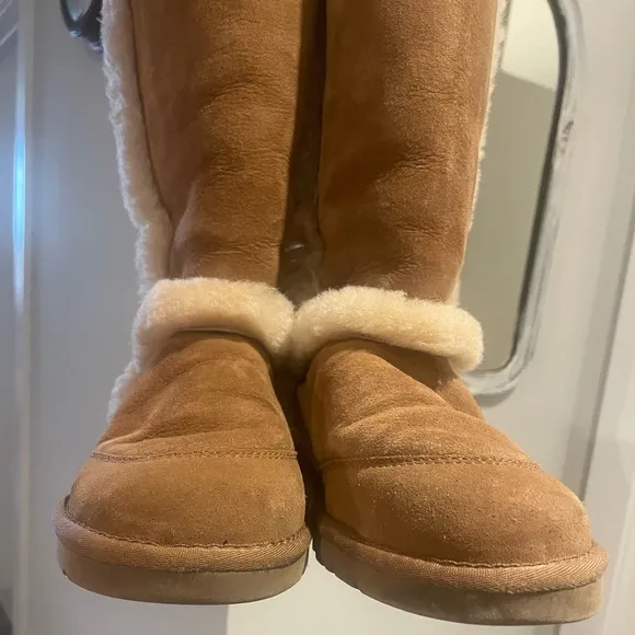 Ugg Sunsparkle Boots Big Kids size 5 Women’s size 7