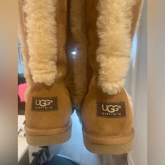 Ugg Sunsparkle Boots Big Kids size 5 Women’s size 7