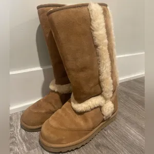 Ugg Sunsparkle Boots Big Kids size 5 Women’s size 7