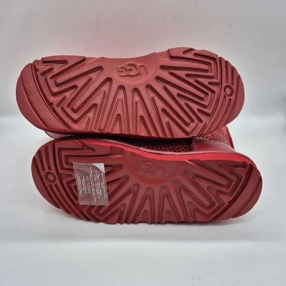 Ugg Youth Size 6 Classic II Gel Red Hearts Short Mid Boots Plush