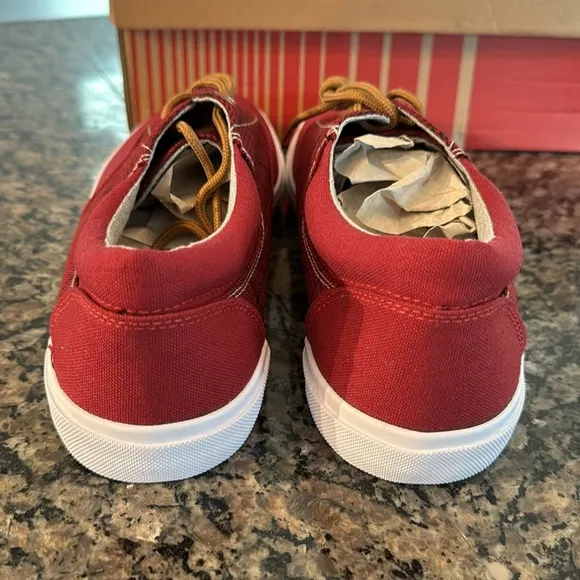 Unionbay men’s red and black canvas sneakers NIB 9.5