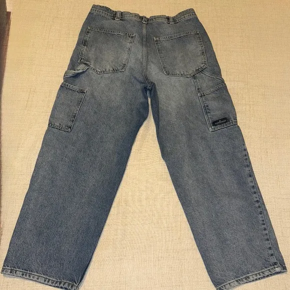 Urban Outfitters | BDG Blue Light Wash Carpenter Jeans | W34 L32