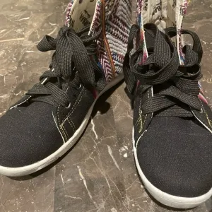 Urban’s Blanket High Top Sneakers black