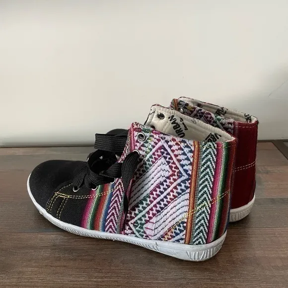 Urban’s Blanket High Top Sneakers black