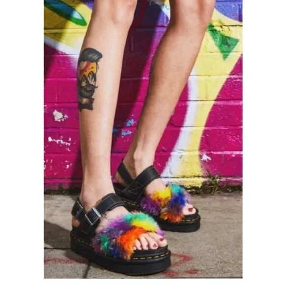 Used Dr. Martens VOSS II FLUFFY FAUX FUR LEATHER STRAP SANDALS Sz 8