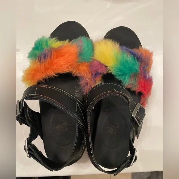 Used Dr. Martens VOSS II FLUFFY FAUX FUR LEATHER STRAP SANDALS Sz 8