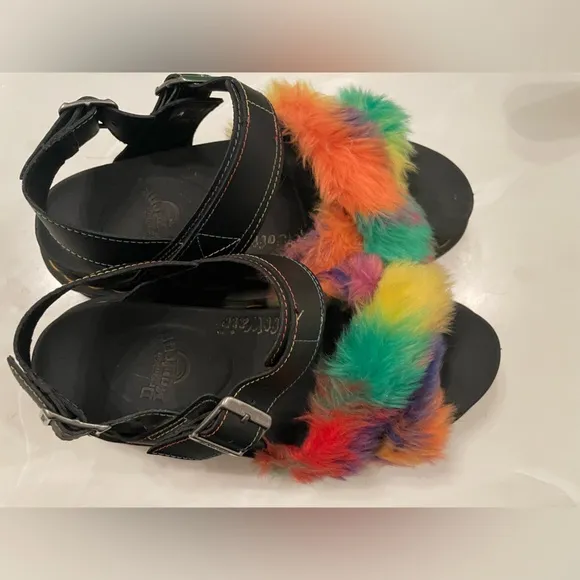 Used Dr. Martens VOSS II FLUFFY FAUX FUR LEATHER STRAP SANDALS Sz 8