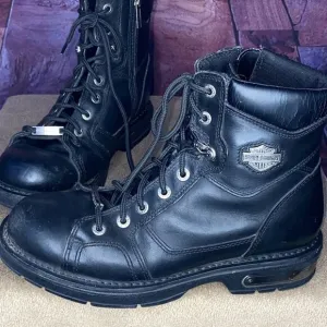 Used Harley Davidson riding boots in size 8 1/2