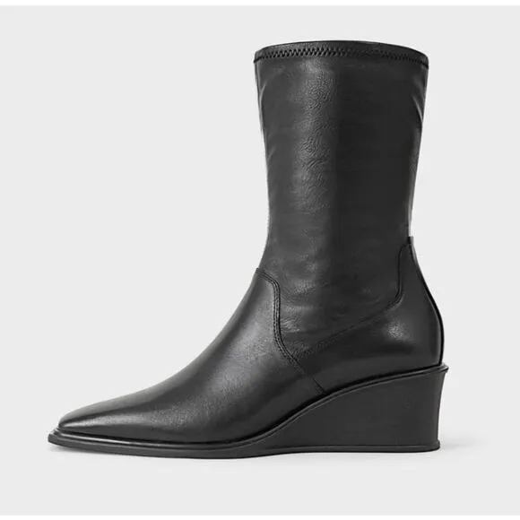Vagabond Aino Black Boots Size 8 US 38 EU NIB Contemporary Stretch Ankle Boots