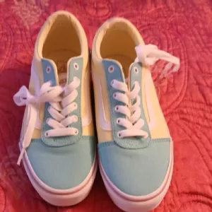 Vans Blue and Cream Sneakers Classic Low-Top Design