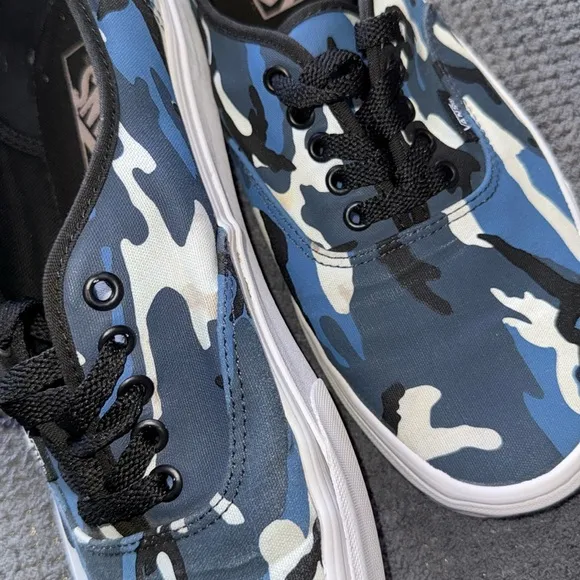 Vans Blue Camo Canvas Lace-Up Skate Sneakers Men’s Size 11 Classic Low Top