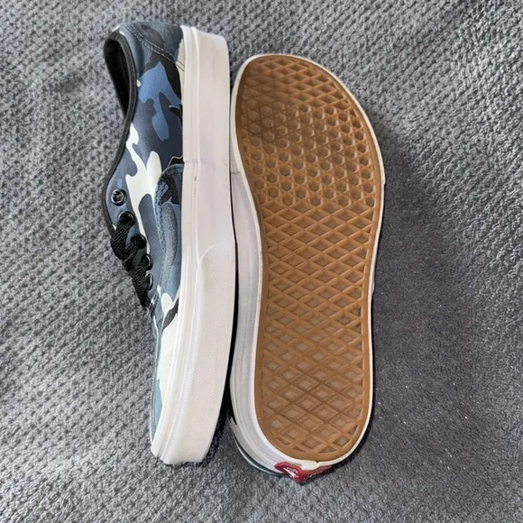 Vans Blue Camo Canvas Lace-Up Skate Sneakers Men’s Size 11 Classic Low Top