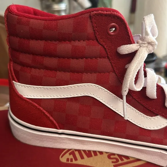 Vans-Checkered High Tops Men’s Size 9 Red  White Off The Wall Sneakers w…