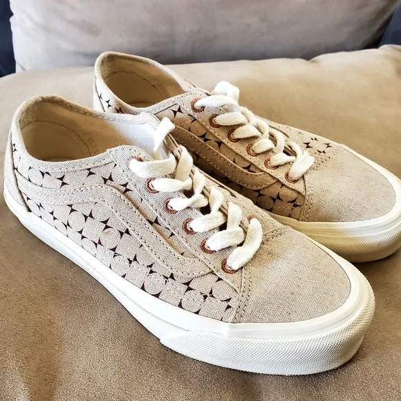 Vans Cream Canvas Sneakers with Star Pattern Sizr 7