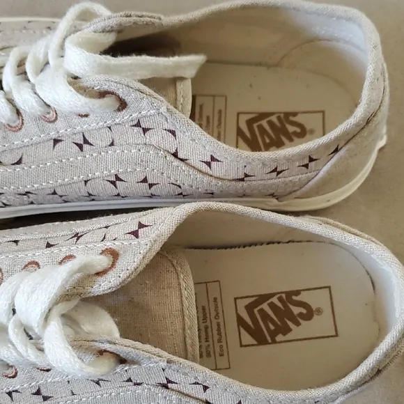 Vans Cream Canvas Sneakers with Star Pattern Sizr 7