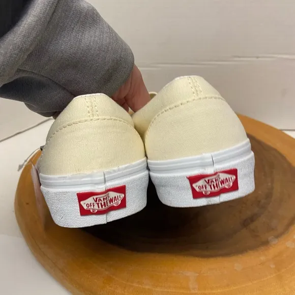 Vans Lace free Classic Canvas Vanilla Cream Sneakers NWT