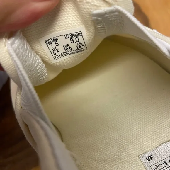 Vans Lace free Classic Canvas Vanilla Cream Sneakers NWT