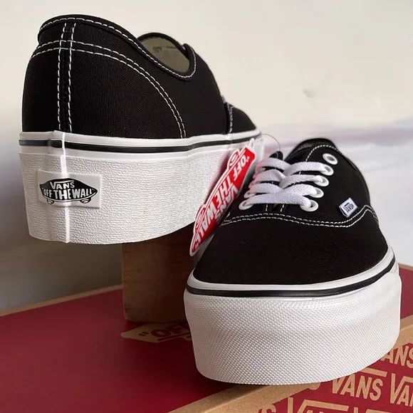 Vans Men’s Authentic StackedCanvas Black/True WhiteVN0A5KXXBMXPlatforms