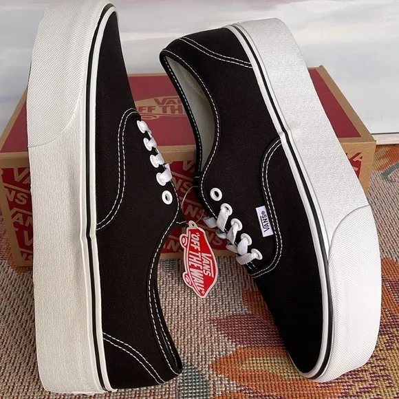 Vans Men’s Authentic StackedCanvas Black/True WhiteVN0A5KXXBMXPlatforms