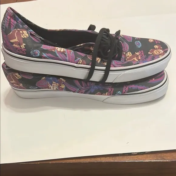 Vans Men's Black and Purple Nintendo Donkey Kong Sneakers size 12