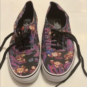 Vans Men's Black and Purple Nintendo Donkey Kong Sneakers size 12
