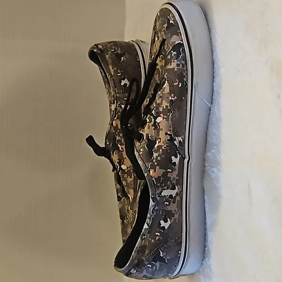 Vans | Men's Camo Duck Hunt Nintendo Game Over Skate Sneakers Sz 10.5