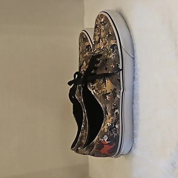Vans | Men's Camo Duck Hunt Nintendo Game Over Skate Sneakers Sz 10.5