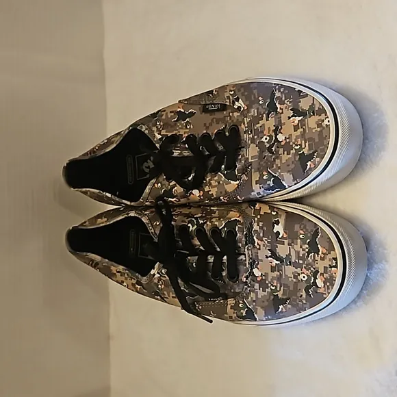 Vans | Men's Camo Duck Hunt Nintendo Game Over Skate Sneakers Sz 10.5