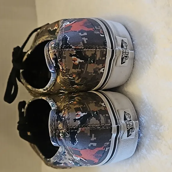 Vans | Men's Camo Duck Hunt Nintendo Game Over Skate Sneakers Sz 10.5