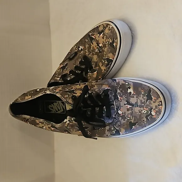 Vans | Men's Camo Duck Hunt Nintendo Game Over Skate Sneakers Sz 10.5