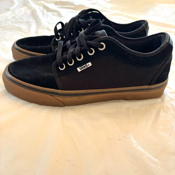Vans Skate Chukka sneakers low gum black suede canvas SZ 8 NWOT