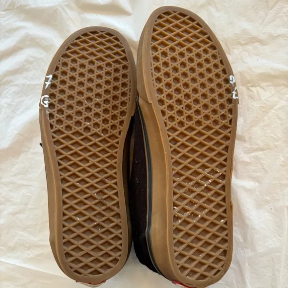 Vans Skate Chukka sneakers low gum black suede canvas SZ 8 NWOT