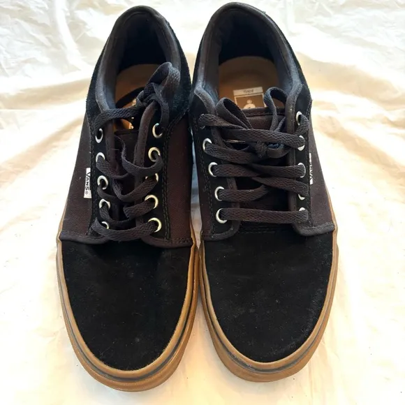 Vans Skate Chukka sneakers low gum black suede canvas SZ 8 NWOT