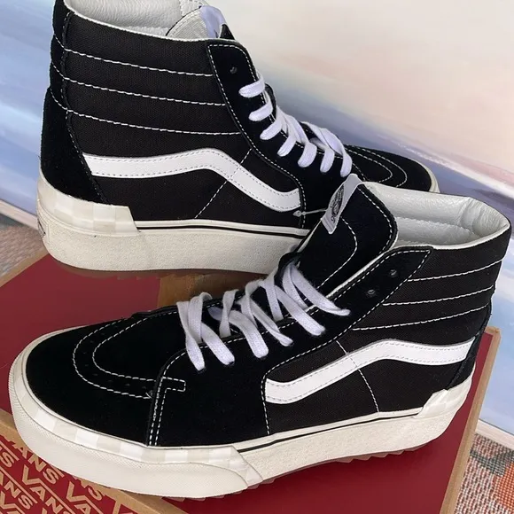 Vans WMNS Sk8-Hi Stacked (Suede/Canvas) Black/BlanVN0A4BTW5ZNPlatforms Sneaker