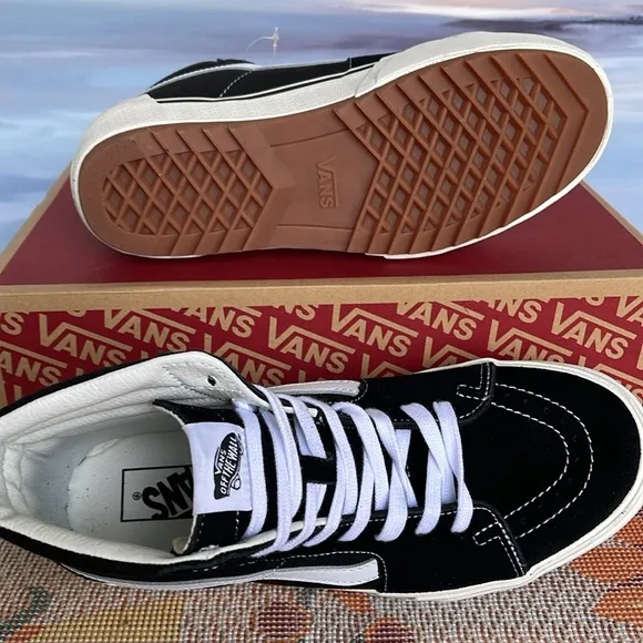 Vans WMNS Sk8-Hi Stacked (Suede/Canvas) Black/BlanVN0A4BTW5ZNPlatforms Sneaker