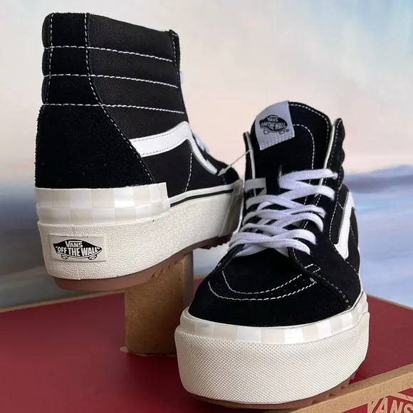 Vans WMNS Sk8-Hi Stacked (Suede/Canvas) Black/BlanVN0A4BTW5ZNPlatforms Sneaker