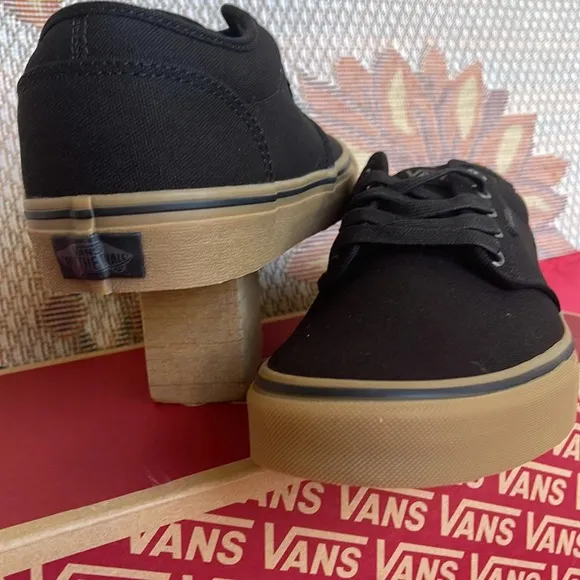 Vans Women’s Atwood(12 Oz Canvas) Black/GumVN000TUYD8E Sneakers