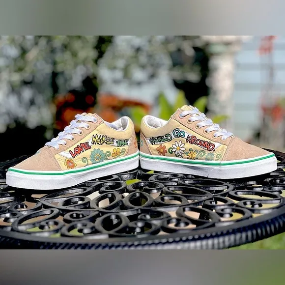 Vans x Sesame Street — Old Skool “Elmo” Sneakers