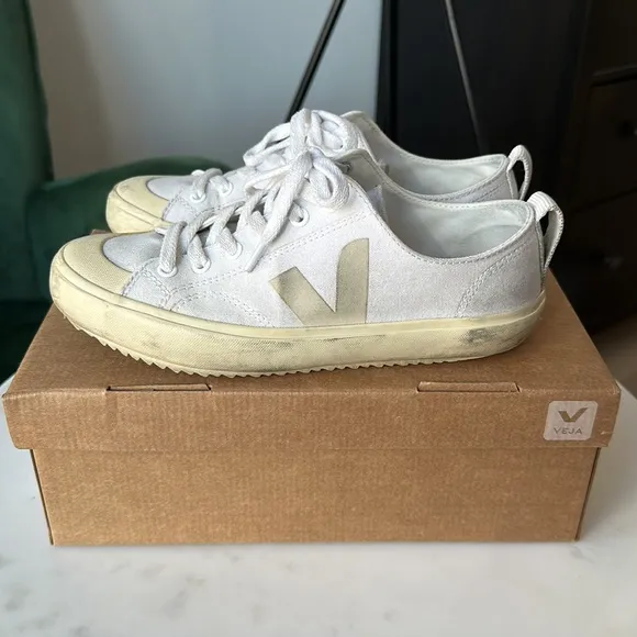 VEJA Nova Canvas Sneakers - White Pierre