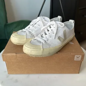 VEJA Nova Canvas Sneakers - White Pierre