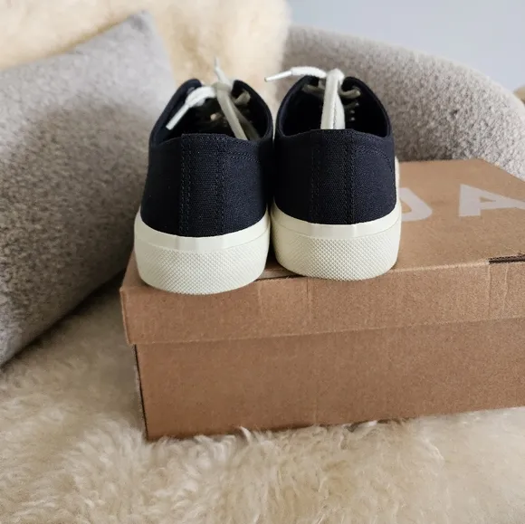 Veja Wata II Canvas Sneakers in Black Pierre