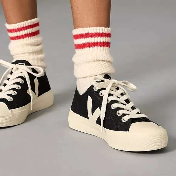 Veja Wata II Canvas Sneakers in Black Pierre