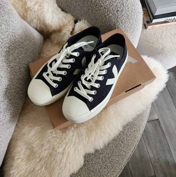 Veja Wata II Canvas Sneakers in Black Pierre