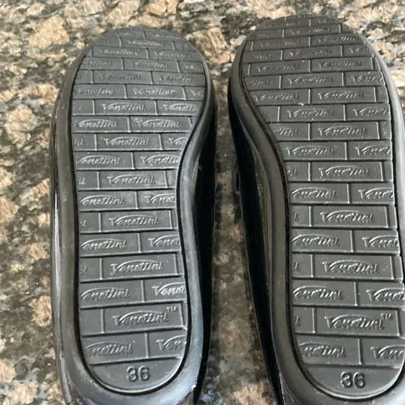 VENETTINI BLACK PATENTSLIP ON LOAFERS SIZE 36