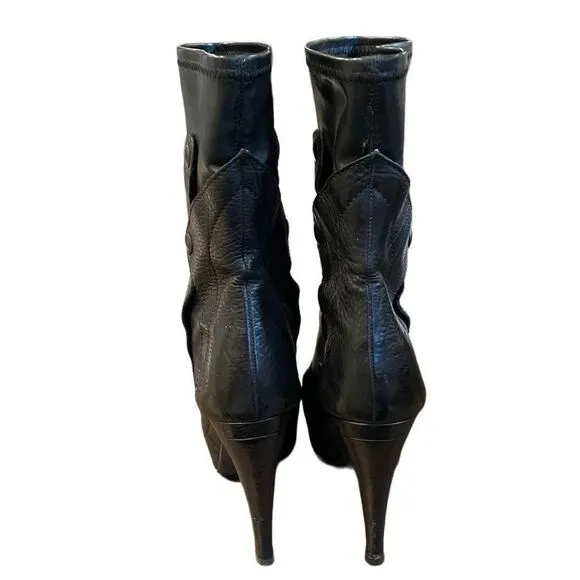Vera Wang Lavender Fiona Black Platform Snap Heeled Booties Size 8.5M