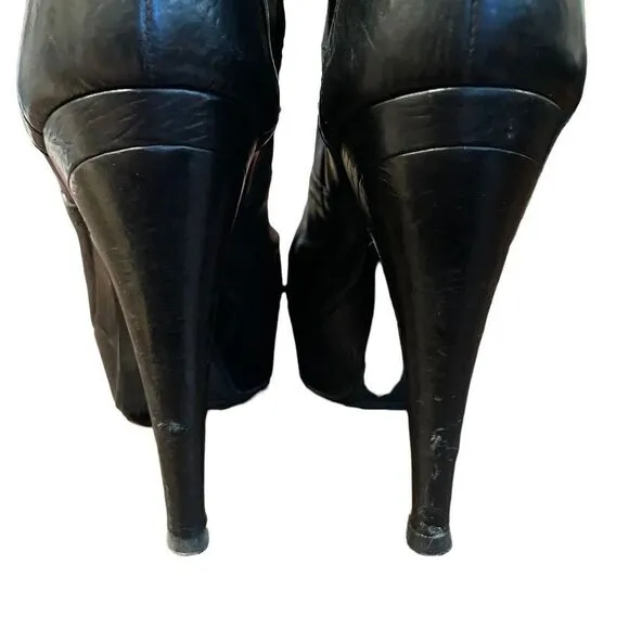 Vera Wang Lavender Fiona Black Platform Snap Heeled Booties Size 8.5M