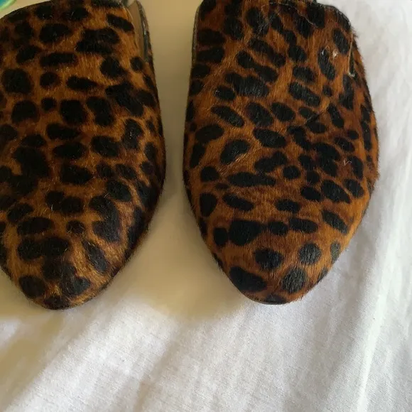 Veronica Beard Leopard Loafers sz 6