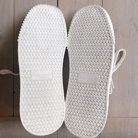 Veronica Beard Paulita Embroidered Perforated Canvas Sneaker Size 5.