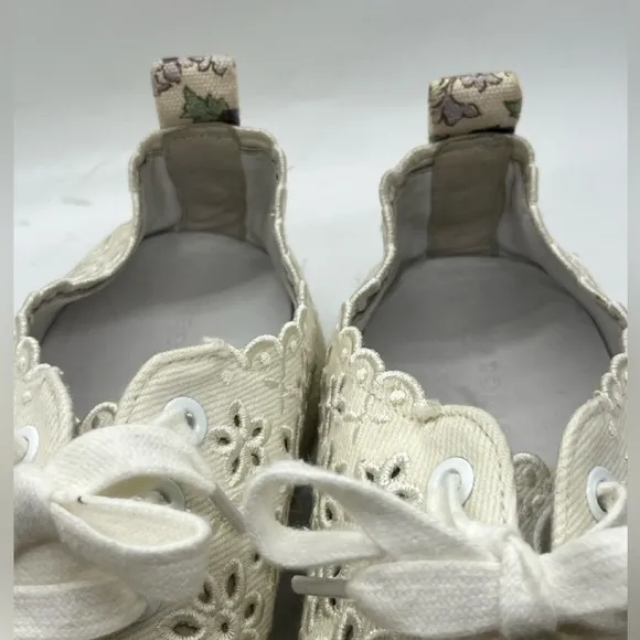 Veronica Beard Paulita Off White Perforated Floral Eyelet Canvas Sneakers Sz 7.5