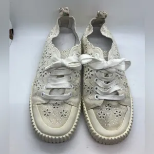 Veronica Beard Paulita Off White Perforated Floral Eyelet Canvas Sneakers Sz 7.5